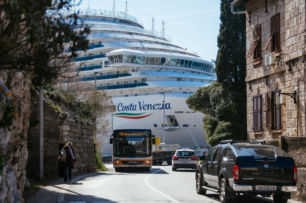 &lt;p&gt;Novoizgrađeni kruzer Costa Venezia 2019. u Gružu&lt;br /&gt;
 &lt;/p&gt;
