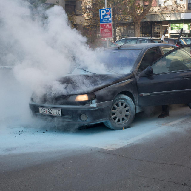 &lt;p&gt;Automobil plaćen 600 eura zapalio se u vožnji desetak minuta nakon kupoprodaje (ilustracija)&lt;/p&gt;
