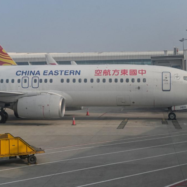 &lt;p&gt;Boeing 737-800 kompanije China Eastern Airlines, snimljen prije godinu dana u Wuhanu&lt;/p&gt;
