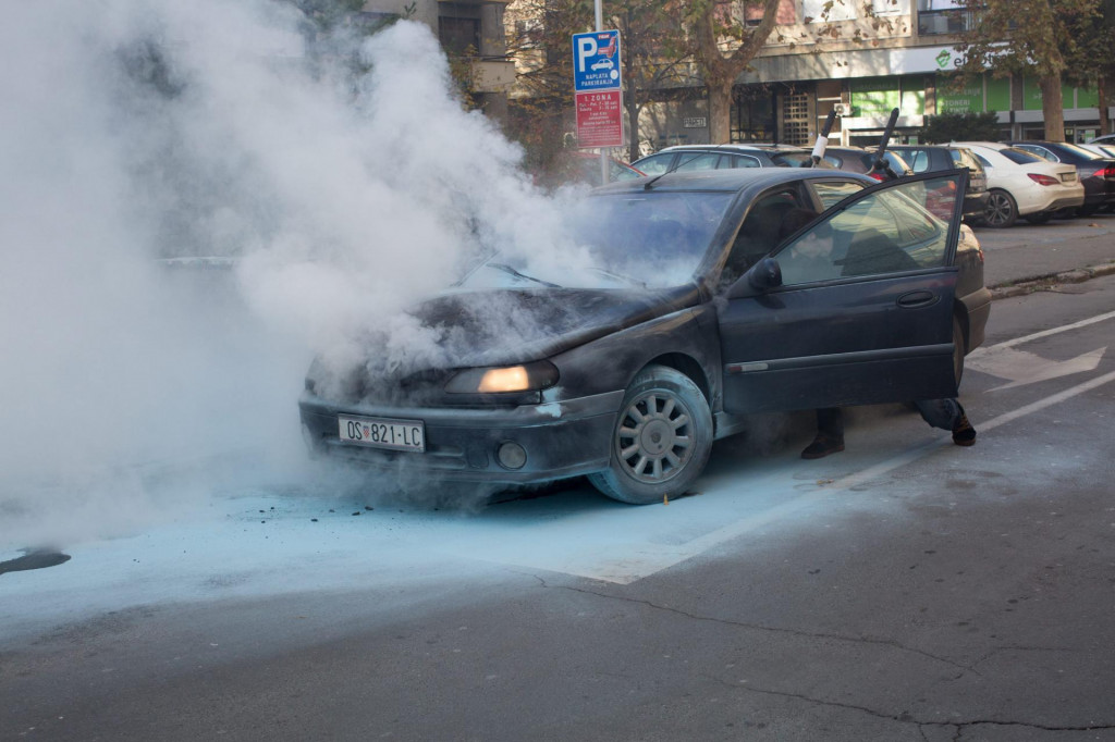 &lt;p&gt;Automobil plaćen 600 eura zapalio se u vožnji desetak minuta nakon kupoprodaje (ilustracija)&lt;/p&gt;
