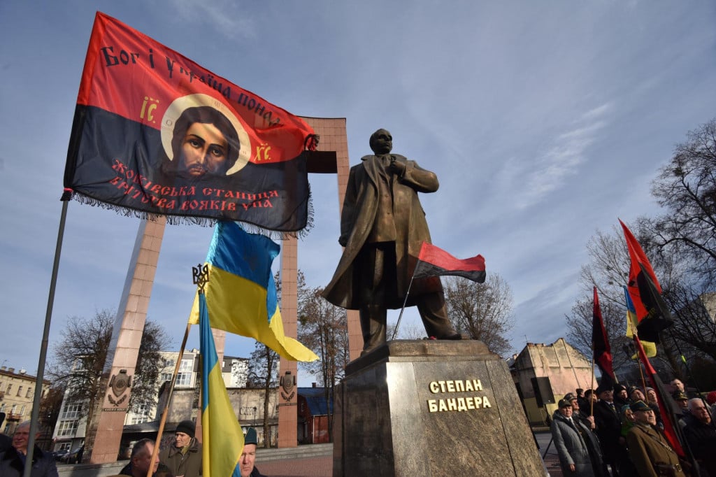 &lt;p&gt;Proslava 114. obljetnive rođenje Stepana Bandere pred njegovim spomenikom u Lavovu&lt;/p&gt;

&lt;p&gt; &lt;/p&gt;