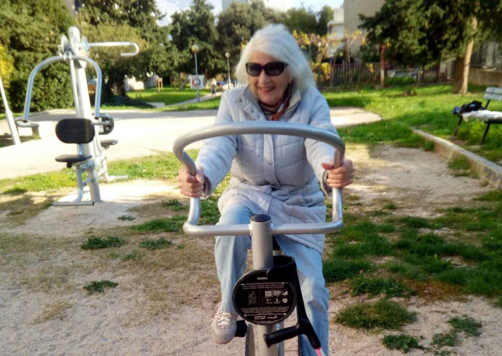 &lt;p&gt;Dara Vukić marljivo vježba u parku ispred svoje kuće jer će po nagradu doći bez štaka. Baš kao heroina&lt;/p&gt;
