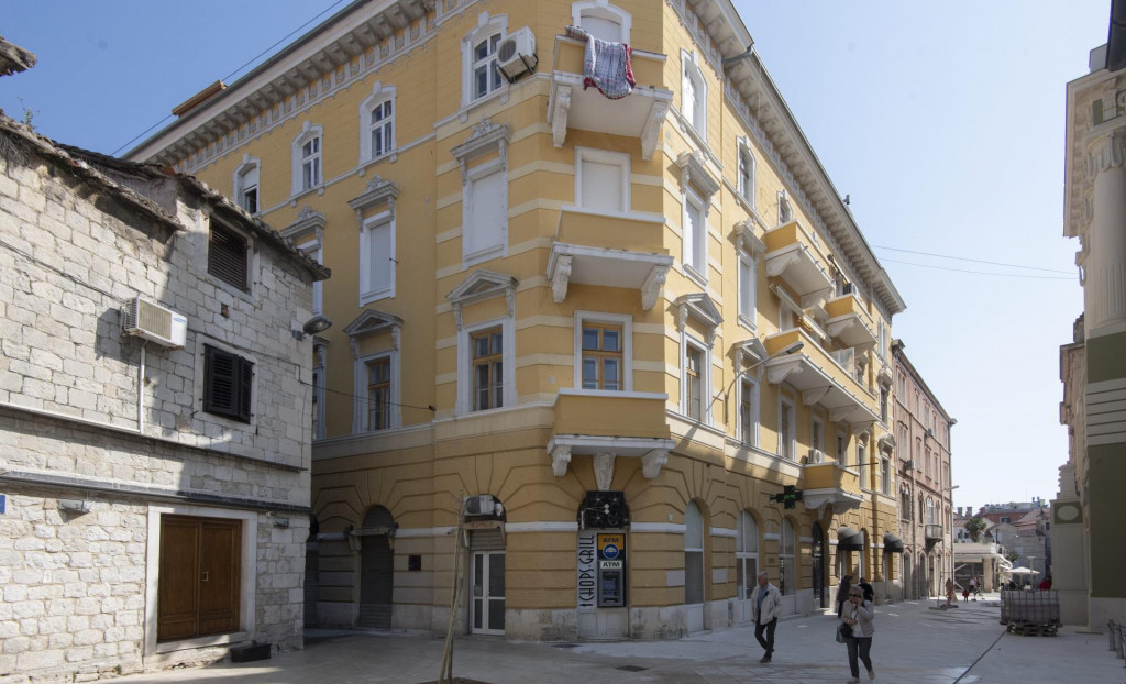&lt;p&gt;Obnovljena Tončićeva ulica u centru Splita još uvijek nije službeno puštena u upotrebu&lt;/p&gt;

