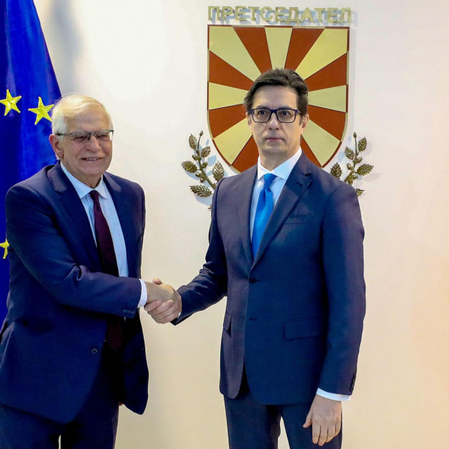 &lt;p&gt;Makedonski predsjednik Stevo Pendarovski (desno) s Josepom Borrellom, visokim predstavnikom Europske unije za vanjske poslove i sigurnosnu politiku u Skoplju 14. ožujka&lt;/p&gt;
