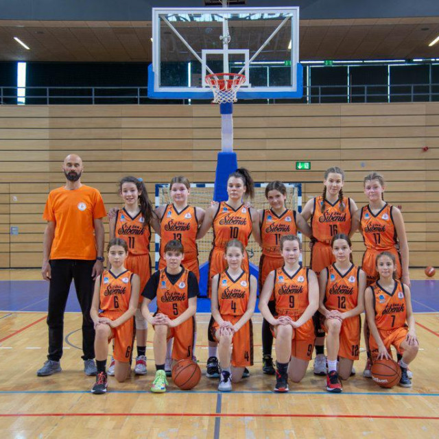 &lt;p&gt;U13 selekcija košarkašica Šibenika osvojila prvo mjesto na prvenstvu Hrvatske&lt;/p&gt;

