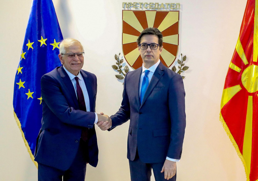 &lt;p&gt;Makedonski predsjednik Stevo Pendarovski (desno) s Josepom Borrellom, visokim predstavnikom Europske unije za vanjske poslove i sigurnosnu politiku u Skoplju 14. ožujka&lt;/p&gt;
