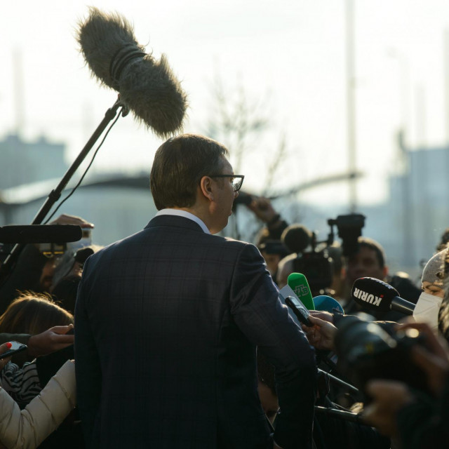&lt;p&gt;Na fotorafiji: predsjednik Srbije i predsjednicki kandidat Aleksandar Vučić daje izjavu za medije nakon glasanja&lt;/p&gt;