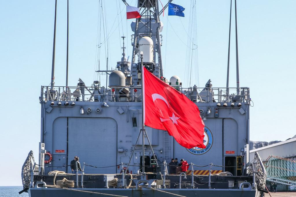 &lt;p&gt;Nekoliko dana nakon što je Rusija objavila upozorenje o zalutalim minama koje plutaju Crnim morem, turske su snage deaktivirale zalutalu pomorsku minu koja pluta Bosporom&lt;/p&gt;