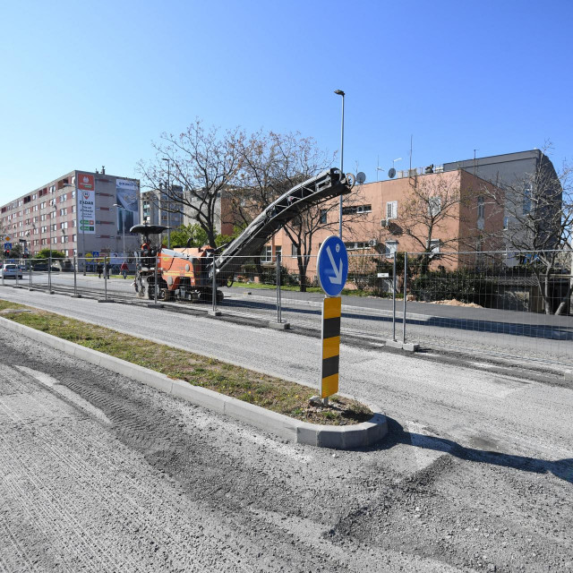 &lt;p&gt;Zadar, 060422.&lt;br /&gt;
Ulica Franje Tudjmana na kojoj traju pripremne radnje za zavrsno asfaltiranje.&lt;br /&gt;