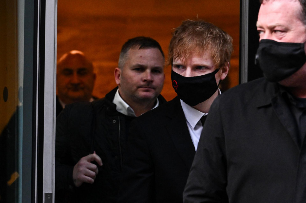 &lt;p&gt;Britanski glazbenik Ed Sheeran napušta zgradu suda&lt;/p&gt;