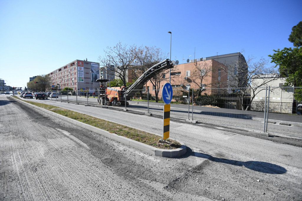 &lt;p&gt;Zadar, 060422.&lt;br /&gt;
Ulica Franje Tudjmana na kojoj traju pripremne radnje za zavrsno asfaltiranje.&lt;br /&gt;