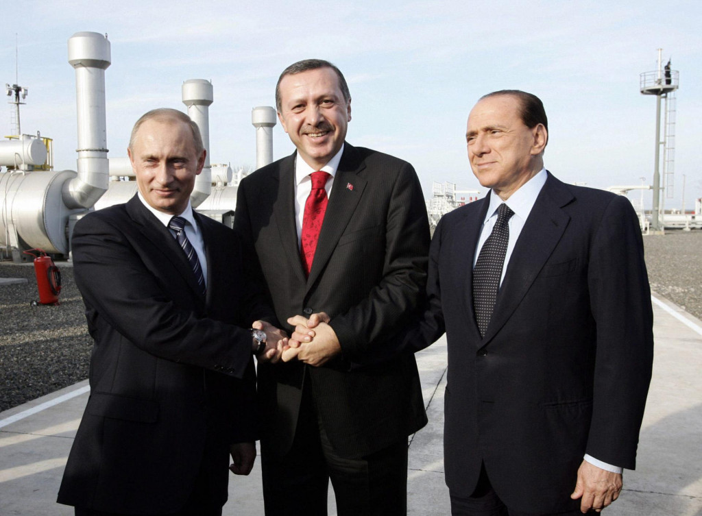 &lt;p&gt;Berlusconi u društvu s Putinom i Erdoganom 2005. godine&lt;/p&gt;