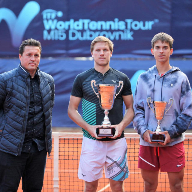 &lt;p&gt;Pero Barovič, Gergely Madarasz i Dino Prižmić - direktor turnira s finalistima ITF Dubrovnik Cupa&lt;/p&gt;