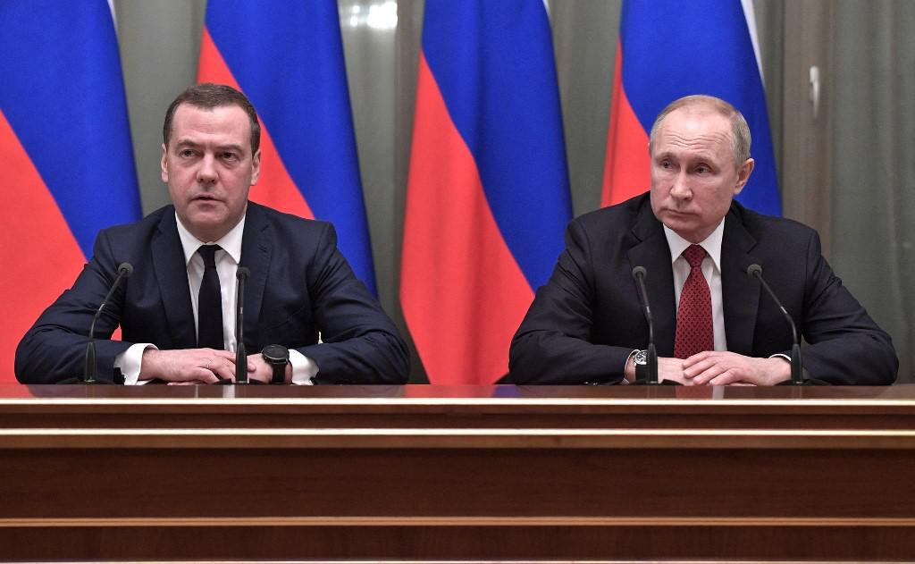 &lt;p&gt;Vladimir Putin i Dmitrii Medvedev&lt;/p&gt;