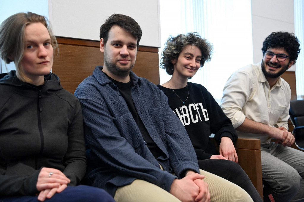 &lt;p&gt;Četvero mladih ruskih novinara i urednika Doxe na optuženičkoj klupi&lt;/p&gt;
