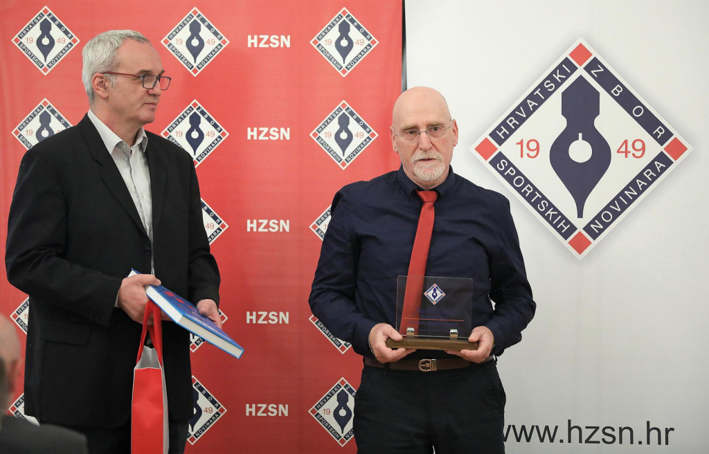 &lt;p&gt;Hrvoje Zovko je u ime Hrvatskog zbora sportskih novinara uručio Nagradu za lokalno novinarstvo Nenadu Kosoviću&lt;/p&gt;