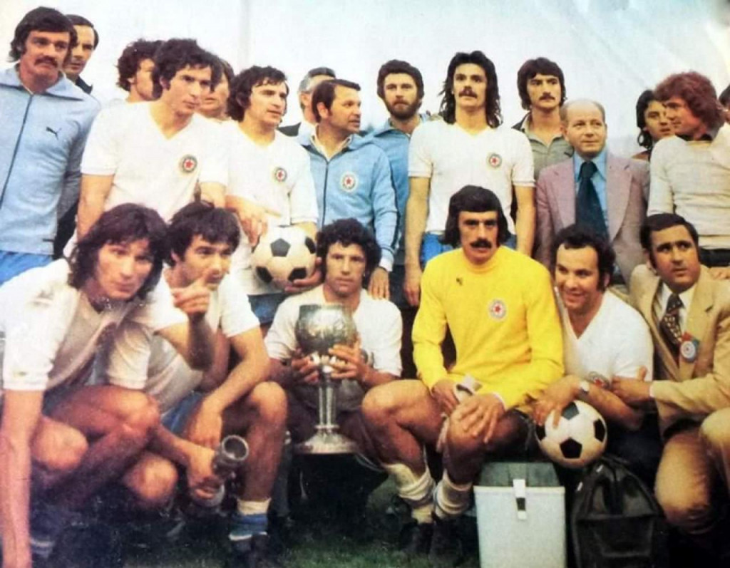 &lt;p&gt;Hajduk sedamdesetih, Balevski s trofejom&lt;/p&gt;
