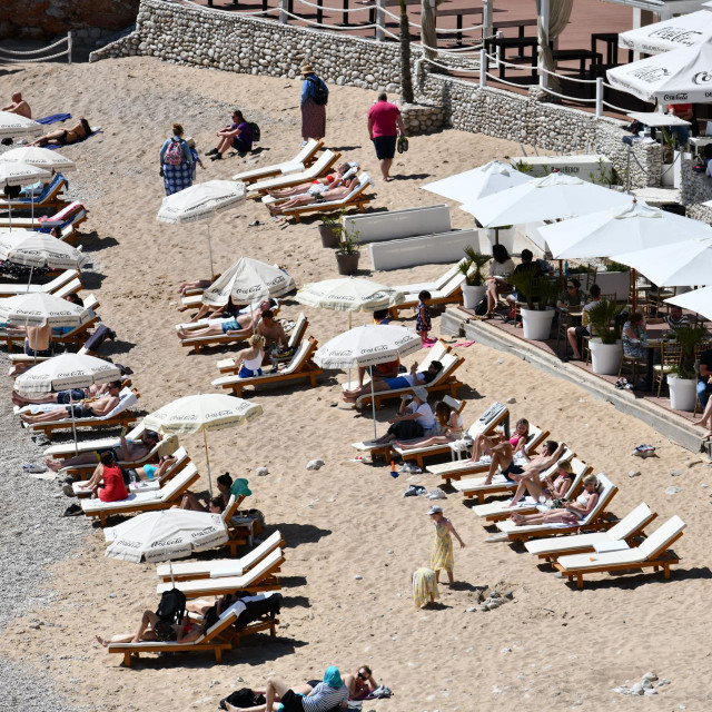 &lt;p&gt;Sezona kupanja u Dubrovniku ove je godine počela prije Uskrsa&lt;/p&gt;