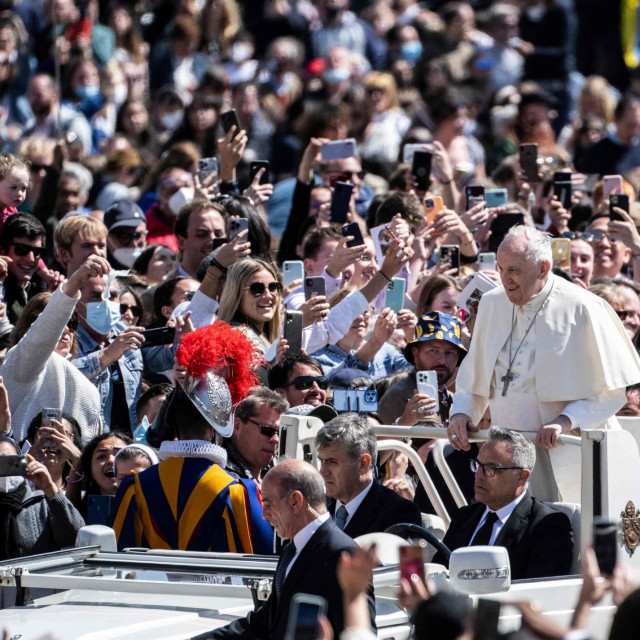 &lt;p&gt;Pope Francis salutes Christian worshippers from the popemobile car following the Easter mass on April 17, 2022 at St. Peter&amp;#39;s square in The Vatican. (Photo by Tiziana FABI/AFP)&lt;/p&gt;