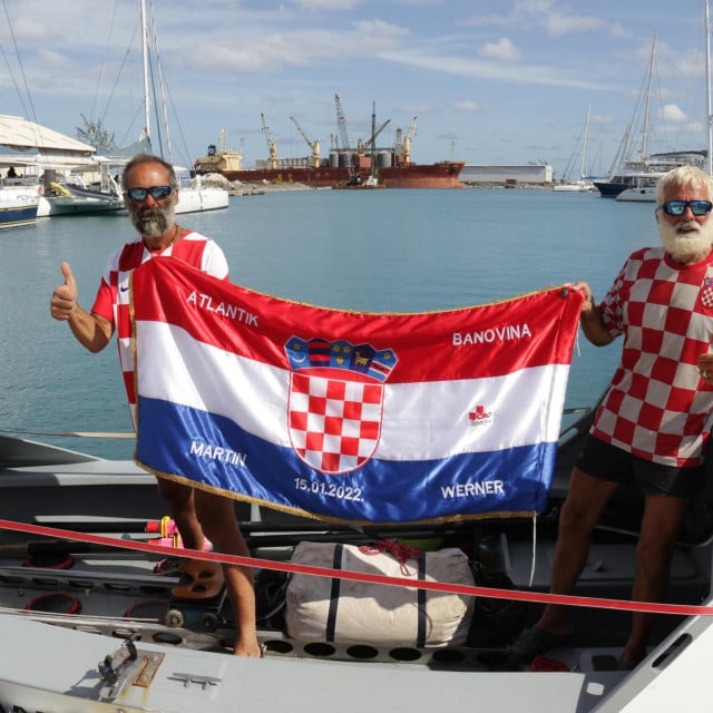 &lt;p&gt;Werner Ilić (54) i Martin Cruickshank (60) preveslali su Atlantik za 83 dana. Evo ih na Barbadosu s hrvatskim barjakom&lt;/p&gt;