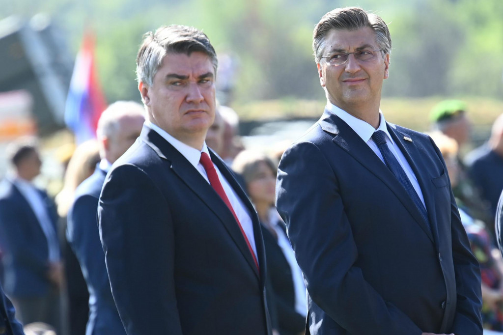 &lt;p&gt;Zoran Milanović i Andrej Plenković lani na proslavi Oluje u Kninu. Gledaju u istom smjeru, ali sve vide posve različito&lt;/p&gt;