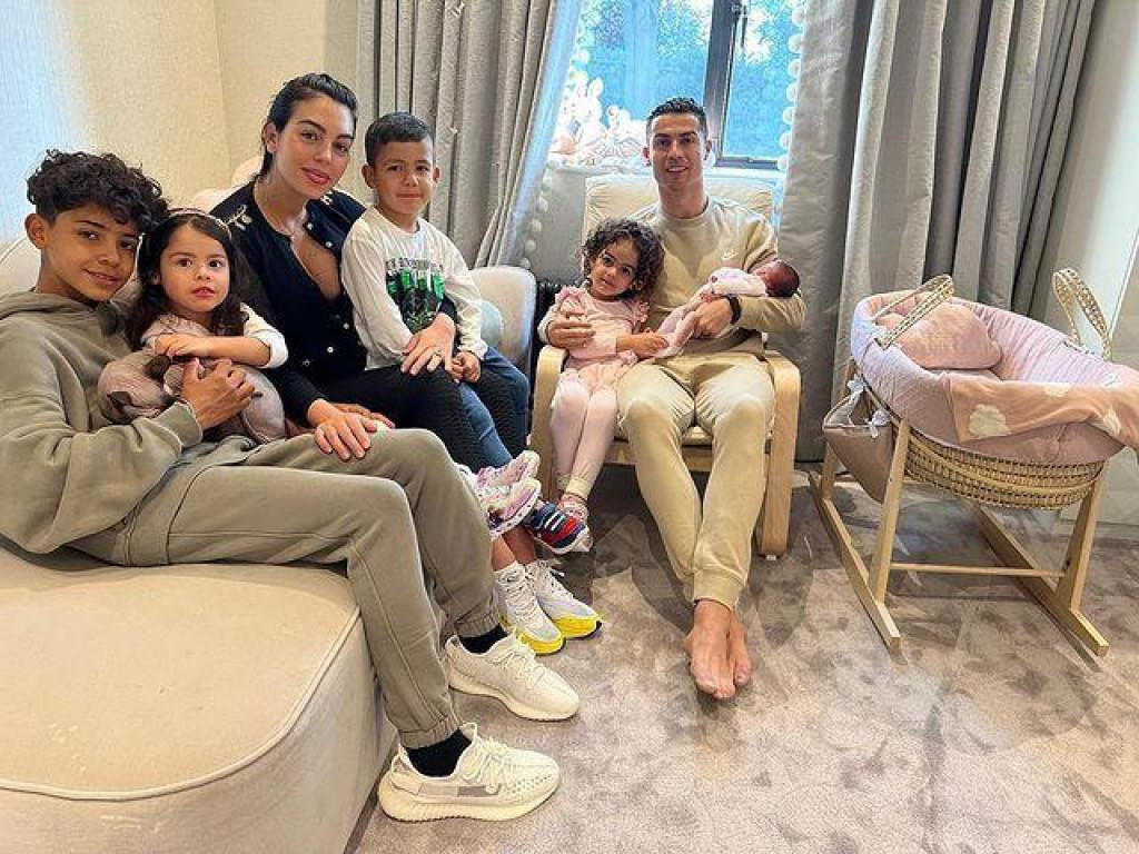 &lt;p&gt;Ronaldo i obitelj&lt;/p&gt;