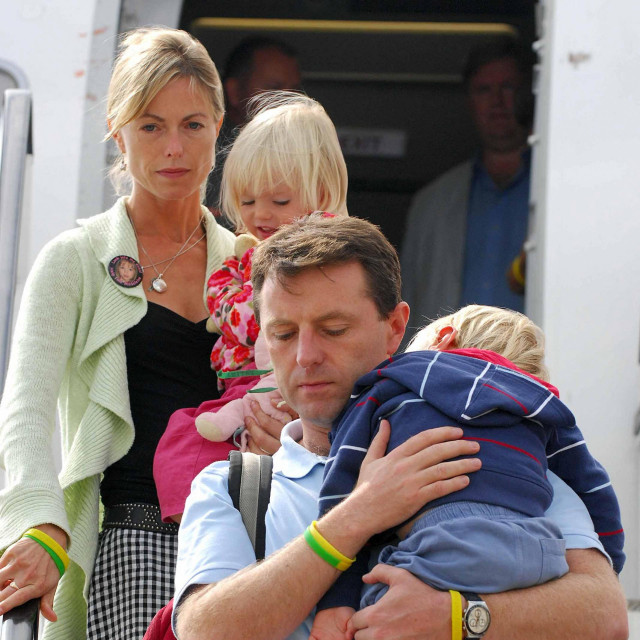 &lt;p&gt;Kate i Gerry McCann iz Portugala su se vratili s dvoje mlađe djece, tada dvogodišnjim blizancima Seanom i Amelie AFP&lt;/p&gt;
