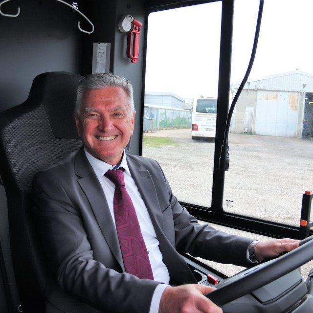 &lt;p&gt;Gradonačelnik Željko Burić za volanom novog autobusa&lt;br /&gt;
 &lt;/p&gt;