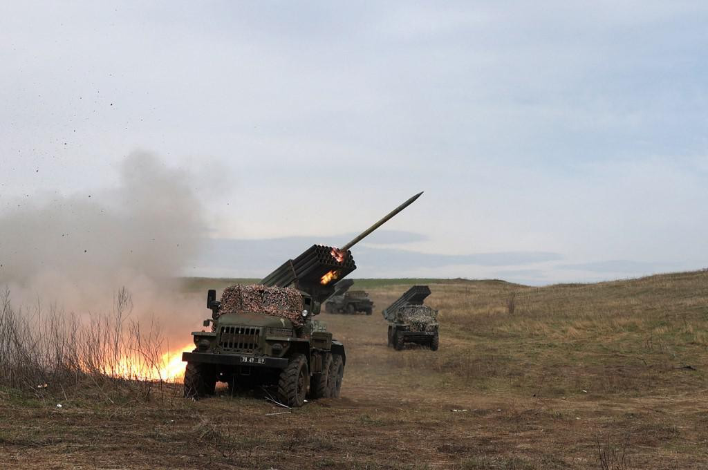 &lt;p&gt;Ukrajinski višecijevni lanser raketa BM-21 &amp;#39;Grad&amp;#39; gađa pozicije Ruske vojske pokraj Luganska u regiji Donbas, 10. travnja 2022.&lt;/p&gt;
