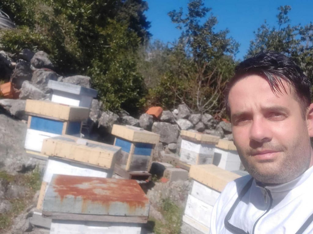 &lt;p&gt;Nikša Grljević u slobodno vrijeme bavi se pčelarstvom&lt;/p&gt;