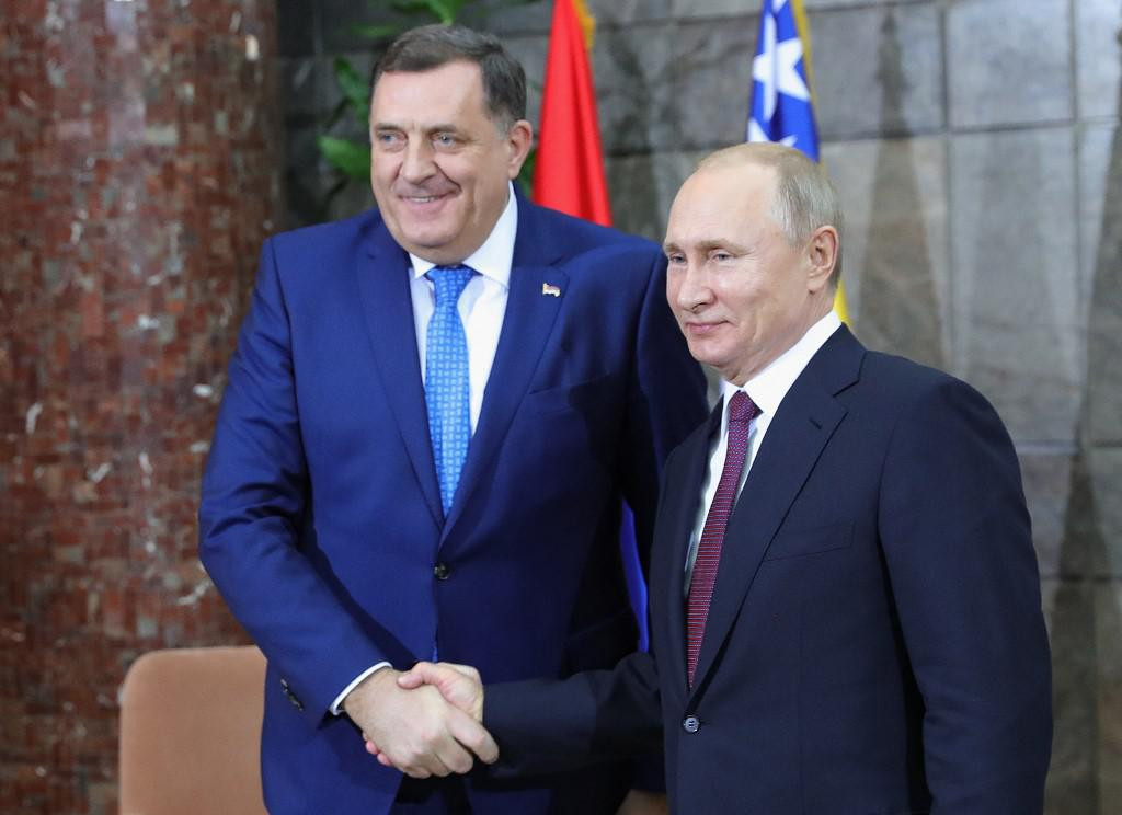 &lt;p&gt;Dodik je samo pijun na velikoj šahovskoj ploči Vladimira Putina, ali pomaknut daleko prema zapadu. Od njegovog ureda nema više od 50 kilometara do vanjske granice EU-a, piše Spiegel&lt;/p&gt;