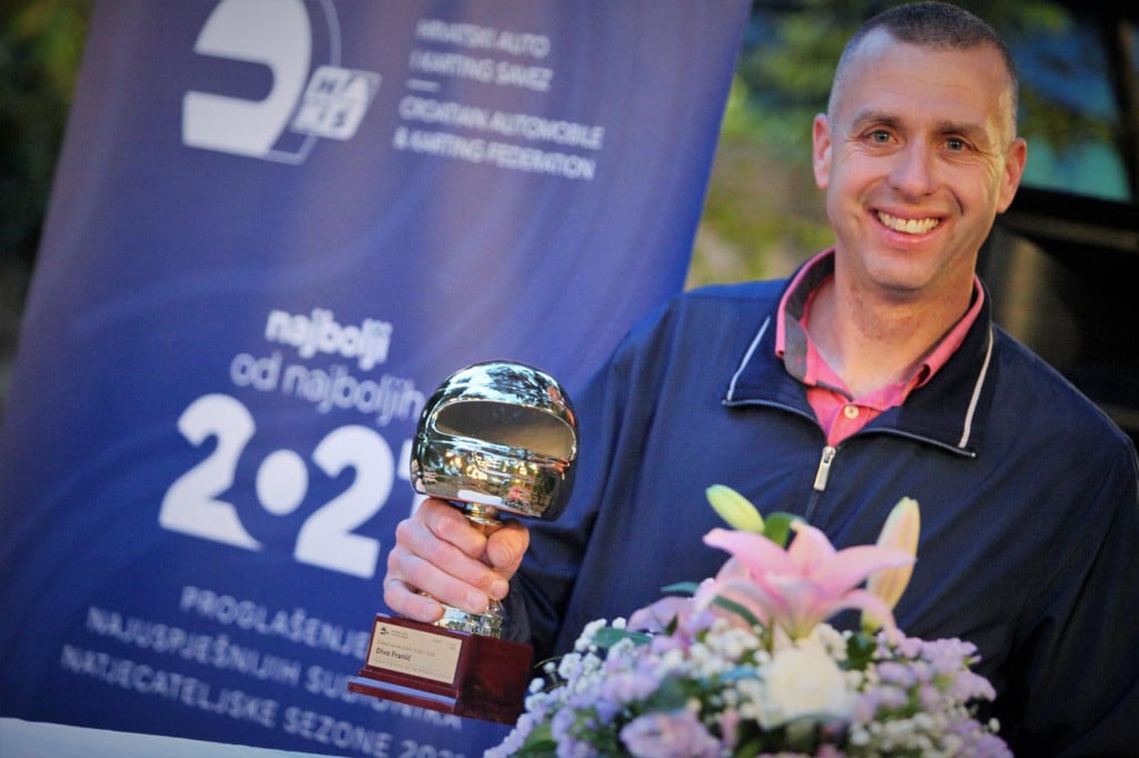 &lt;p&gt;Đivo Franić je Zlatnu kacigu na brdu osvojio jer je tri godine uzastopno osvajao naslov prvaka - 2019., 2020. i 2021. godine&lt;/p&gt;