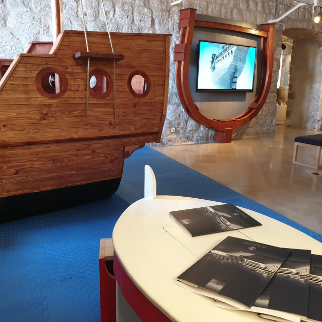 &lt;p&gt;U povodu Dana Europe i 150. obljetnice osnutka Dubrovačkih muzeja, Dubrovački muzeji u suradnji s Lučkom upravom Dubrovnik u Pomorskom muzeju predstavili su 3D animaciju dubrovačke karake u sklopu EU projekta ”Remember” i ”Programa prekogranične suradnje Italija-Hrvatska 2014–2020.”&lt;/p&gt;
