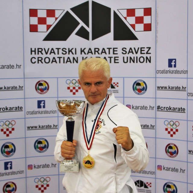 &lt;p&gt;Željo Perković (Kakato) - najuspješniji hrvatski veteran sa svojim petim pokalom prvaka Hrvatske&lt;/p&gt;