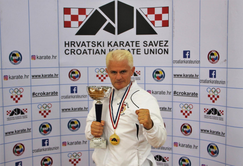 &lt;p&gt;Željo Perković (Kakato) - najuspješniji hrvatski veteran sa svojim petim pokalom prvaka Hrvatske&lt;/p&gt;