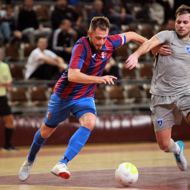 &lt;p&gt;Kapetan Squarea Hrvoje Cvjetković protiv Futsal Dinama&lt;/p&gt;