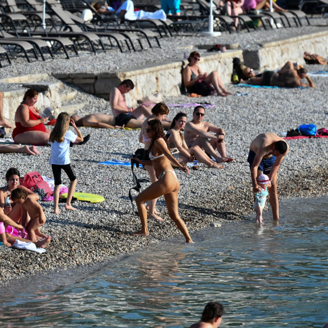 &lt;p&gt;Sunčano i toplo vrijeme izmamilo je kupače na dubrovačke plaže&lt;/p&gt;