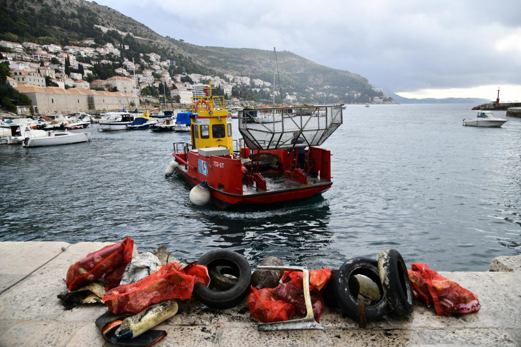 &lt;p&gt;Županijska lučka uprava Dubrovnik je ponovno organizirala akciju čišćenja podmorja starog Porta&lt;/p&gt;