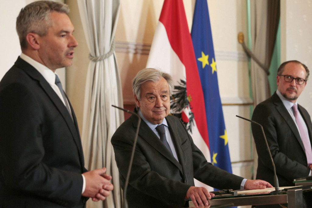&lt;p&gt;UN-ov Antonio Guterres u sredini, austrijski kancelar Karl Nehammer (lijevo) i ministar Alexander Schallenberg, desno&lt;/p&gt;