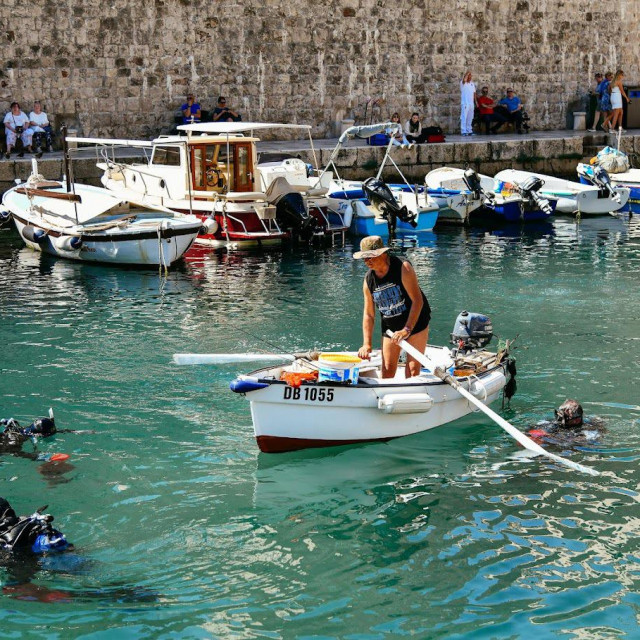 &lt;p&gt;Dubrovnik, 210522U staroj gradskoj luci odrzana je velika organizirana akcija ciscenja podmorja od smeca.Na fotografijiFotoBozo Radic/CROPIX&lt;/p&gt;