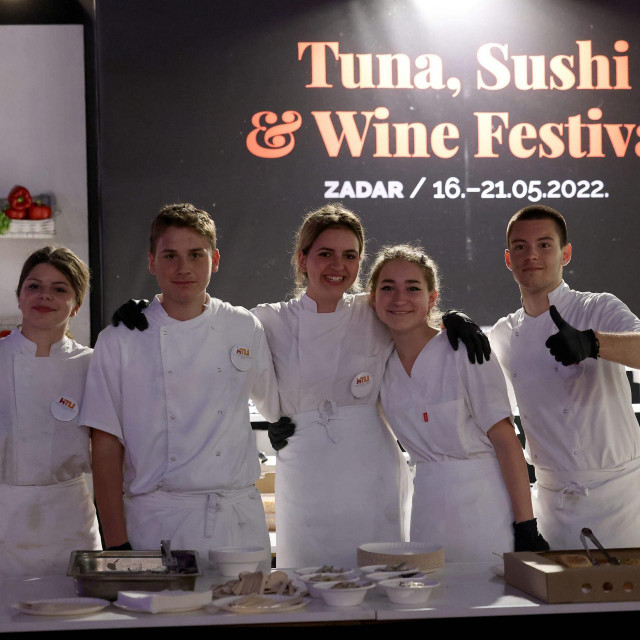 &lt;p&gt;Zadar, 210522.&lt;br /&gt;
Koncertom grupe Detour zavrsio je sesti Tuna, sushi &amp; wine festival.&lt;br /&gt;