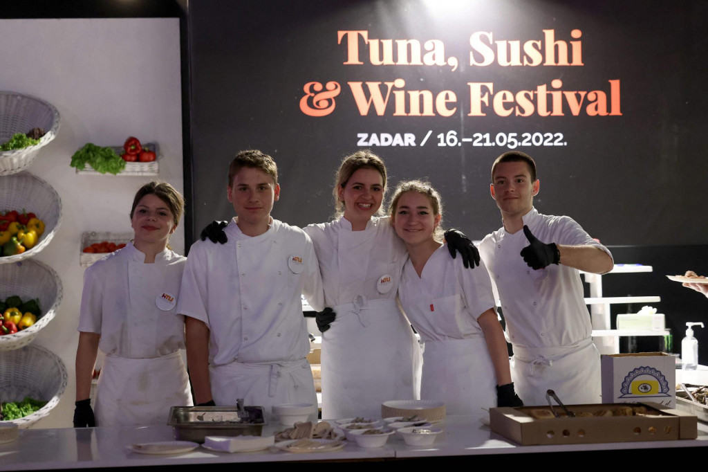 &lt;p&gt;Zadar, 210522.&lt;br /&gt;
Koncertom grupe Detour zavrsio je sesti Tuna, sushi &amp; wine festival.&lt;br /&gt;