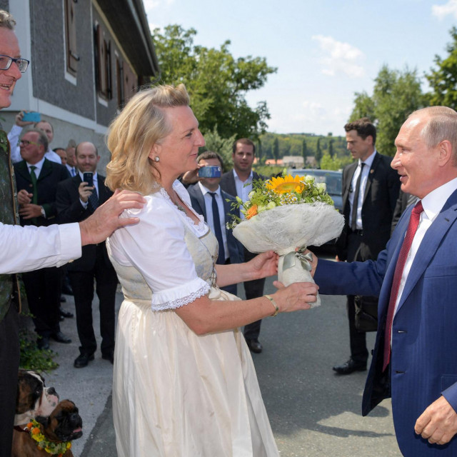 &lt;p&gt;Karin Kneissl i Vladimir Putin - dragi gost na vjenčanju bivše ministrice &lt;/p&gt;