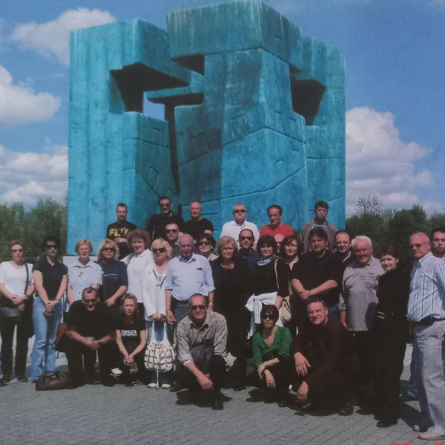 &lt;p&gt;Članovi Kalelarge snimljeni u Vukovaru 2008. gdje su posjetili poznatu liječnicu Vesnu Bosanac&lt;/p&gt;