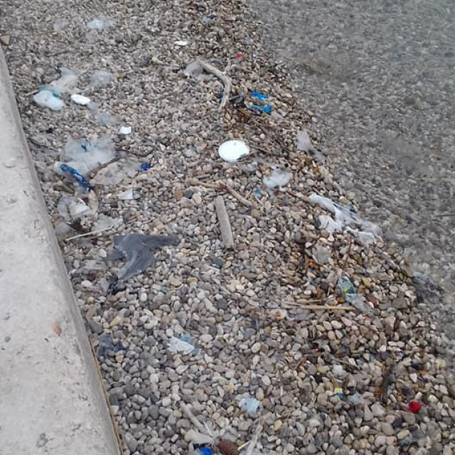 &lt;p&gt;Plaža u Suđurđu bila je prepuna otpada&lt;/p&gt;