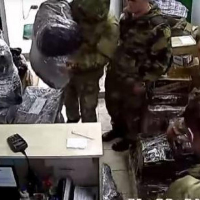 &lt;p&gt;Ilustracija: ruski vojnici šalju kući pakete iz Bjelorusije s pokradenim stvarima&lt;/p&gt;