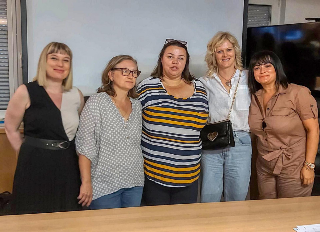 &lt;p&gt;Virska medicinska sestra Janči (u sredini) s kolegicama (Marija Vidaić i Marina Markulin) i stručnim suradnicama na skupu u općinskoj vijećnici&lt;/p&gt;