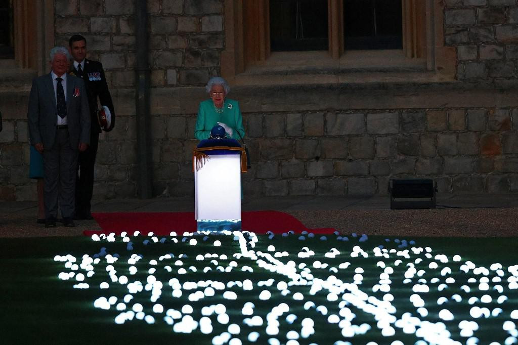 &lt;p&gt;Kraljica Elizabeta je u Windsoru pokrenula osvjetljavanje glavnog svjetionika ispred Buckinghamske palače u Londonu&lt;/p&gt;