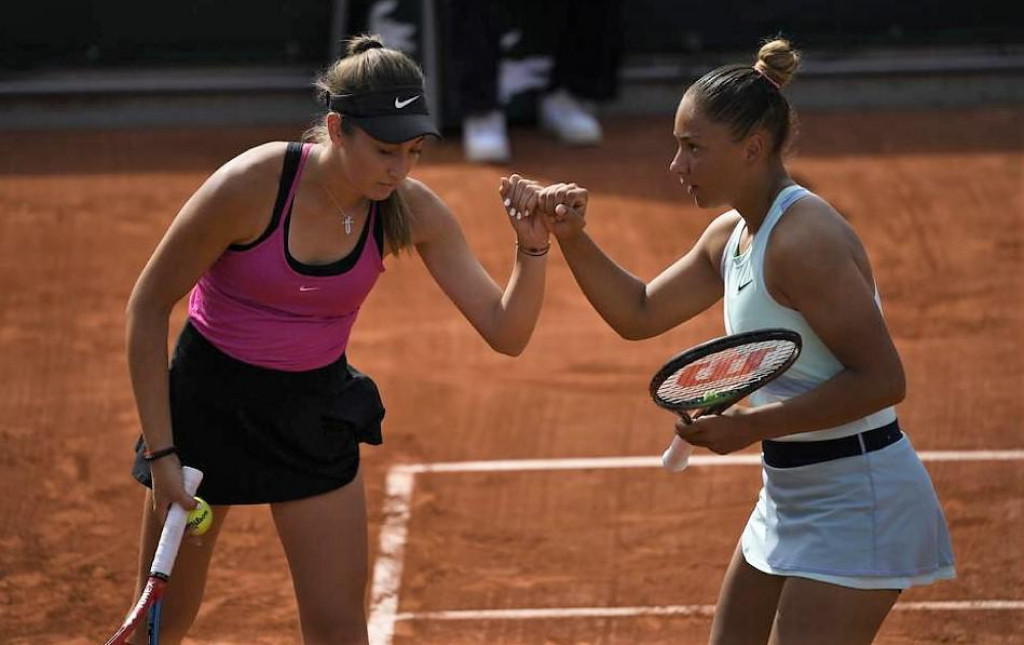 &lt;p&gt;Lucija Ćirić Bagarić i Sofia Costoulas na Roland Garrosu&lt;/p&gt;