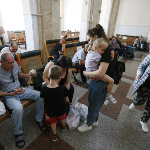 &lt;p&gt;Izbjeglice iz Mikolajiva na željezničkoj stanici u Odesi, neposredno nakon evakuacije&lt;/p&gt;